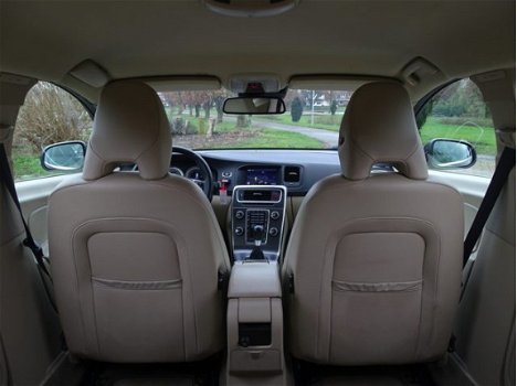 Volvo V60 - 1.6 114PK+ DRIVe Momentum 2011 / leder + navigatie - 1