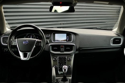 Volvo V40 - 1.6 D2 Summum Navi / Clima / Cruise - 1