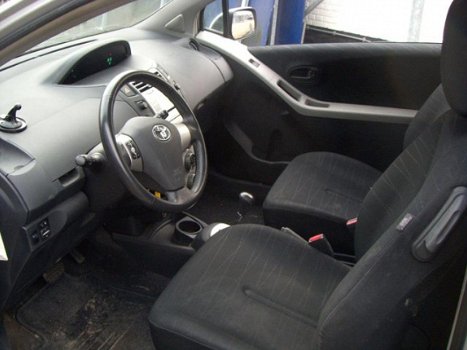 Toyota Yaris - 1.3 VVTi Sol MMT - 1