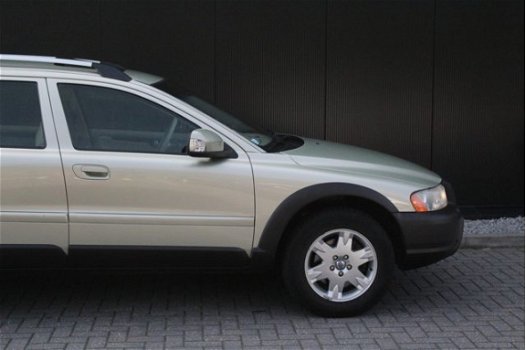 Volvo XC70 - D5 AWD geartronic Momentum | Lederen bekleding / Schuifdak / Memory Seat - 1