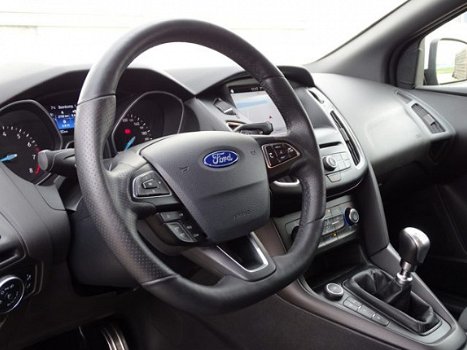 Ford Focus Wagon - 1.0 Ecoboost 140PK ST-Line | Trekhaak | Navigatie | Cruise Control | Verwarmde Vo - 1