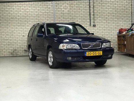 Volvo V70 - 2.4 140pk Comfort, NIEUWE APK, AIRCO, - 1