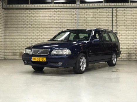 Volvo V70 - 2.4 140pk Comfort, NIEUWE APK, AIRCO, - 1