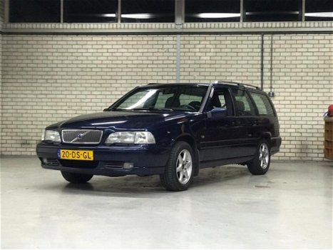 Volvo V70 - 2.4 140pk Comfort, NIEUWE APK, AIRCO, - 1