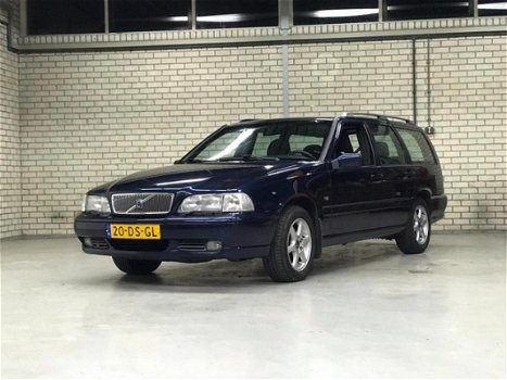 Volvo V70 - 2.4 140pk Comfort, NIEUWE APK, AIRCO, - 1