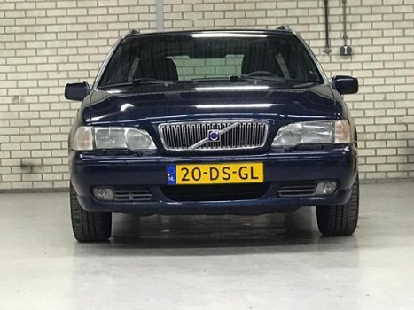 Volvo V70 - 2.4 140pk Comfort, NIEUWE APK, AIRCO, - 1