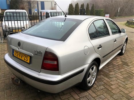 Skoda Octavia - 1.6 Ambiente - 1