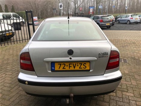 Skoda Octavia - 1.6 Ambiente - 1