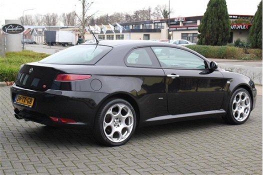 Alfa Romeo GT - 2.0 JTS Distinctive - 1