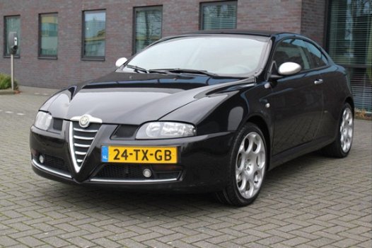 Alfa Romeo GT - 2.0 JTS Distinctive - 1