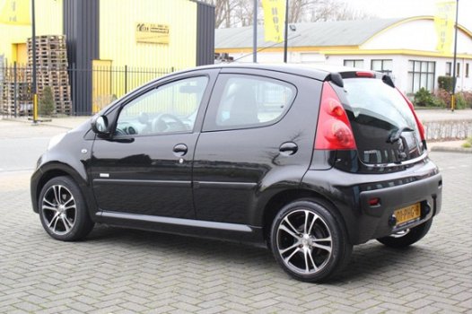 Peugeot 107 - 1.0-12V Millesim 200 - 1