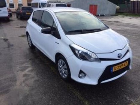 Toyota Yaris - 1.5 Full Hybrid Aspiration Navi/Camere/Leed/Exnon/NAP/Garantie - 1