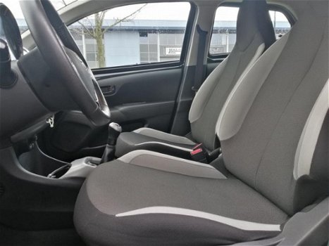 Toyota Aygo - 1.0 VVT-i x-play 2016 - 1e EIGENAAR AIRCO CRUISE BOEKJES NAP - 1