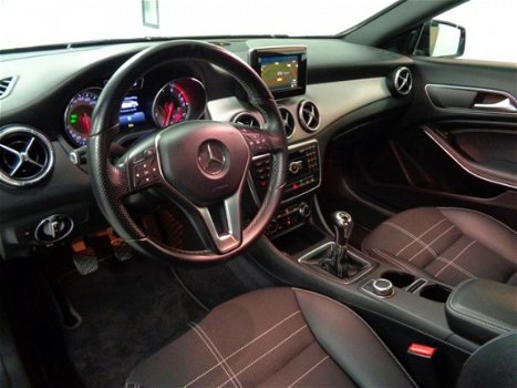 Mercedes-Benz CLA-Klasse - 180 Urban Led/ Bi-Xenon/ Navi/ PDC/ 18'' - 1