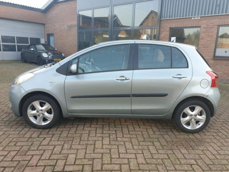 Toyota Yaris - 1.3 VVTi Luna | Nwe APK | Navigatie - 1