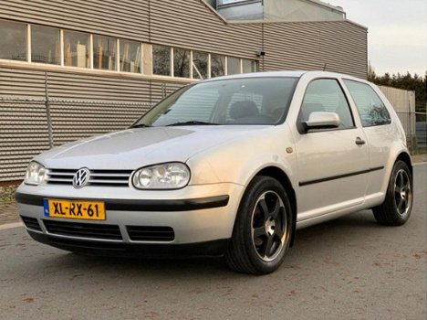 Volkswagen Golf - 1.6 Comfortline - 1