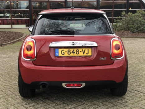 Mini Mini - 1.2 One Pepper 102pk - Panoramadak - Airco ECC - PDC Parkeerhulp - LM Velgen zwart - Mis - 1