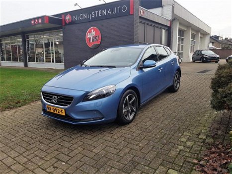 Volvo V40 - T2 2.0 122PK BUSINESS PACK, NAVI, CRUISE CONT - 1