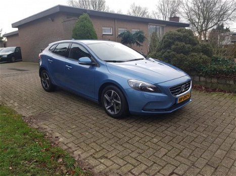 Volvo V40 - T2 2.0 122PK BUSINESS PACK, NAVI, CRUISE CONT - 1