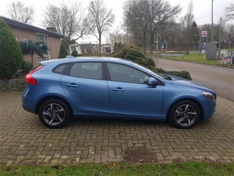 Volvo V40 - T2 2.0 122PK BUSINESS PACK, NAVI, CRUISE CONT - 1