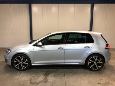 Volkswagen Golf - 1.6 TDI Highline BlueMotion PDC V+A, Xenon, LED, Groot navischerm, Comfortstoelen, - 1