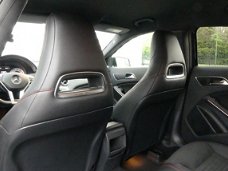 Mercedes-Benz A-klasse - 180 Prestige AMG Line, Leer, Navi, 18"