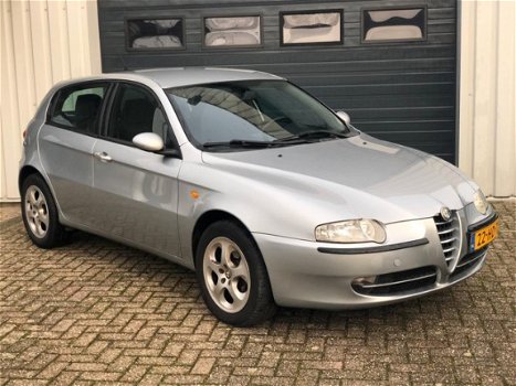 Alfa Romeo 147 - 2.0 T.Spark Distinctive Selespeed AUTOMAAT - 1