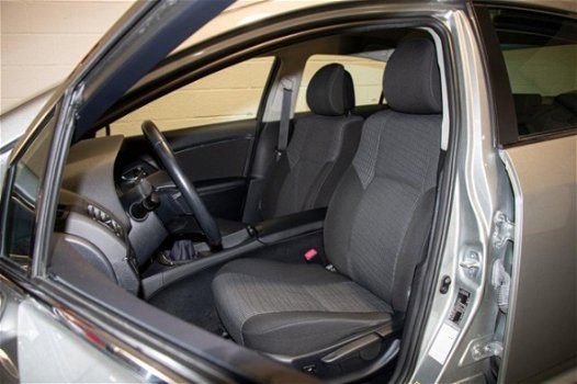 Toyota Avensis - 1.8 VVTi Business Navigatie|Trekhaak|Camera|Dealerondh.|