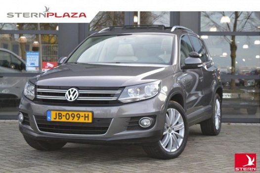 Volkswagen Tiguan - 2.0 200pk Automaat | Leer | Navigatie | Schuifdak - 1