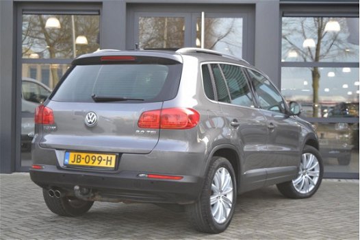 Volkswagen Tiguan - 2.0 200pk Automaat | Leer | Navigatie | Schuifdak - 1