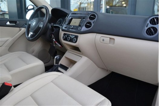 Volkswagen Tiguan - 2.0 200pk Automaat | Leer | Navigatie | Schuifdak - 1