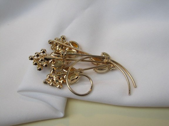Broche goudkleurig bloemen takjes met frosted en oranje Oostenrijks kristal rijnsteentjes 6.5x4.3 cm - Afbeelding 2