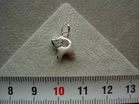 Zilveren poesje poes (8 mm) kat kitten bedeltje - nr. 1