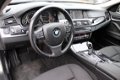 BMW 5-serie - 520d Executive / Navigatie / Parkeerhulp / 19'' Alpina velgen / Xenon / Cruise Control - 1 - Thumbnail
