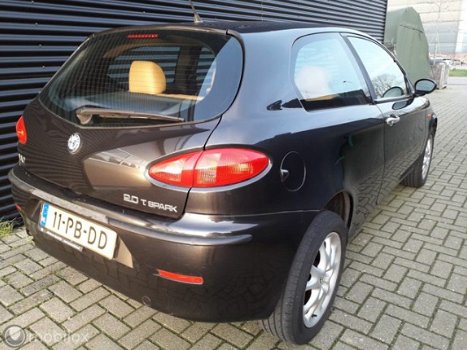 Alfa Romeo 147 - 2.0 T.Spark Distinctive UNIEK 2e eigenaar, Origineel Nl auto - 1