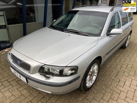 Volvo V70 - 2.3 T-5 Geartronic Titanium 250PK Navigatie & Lederen Bekleding - 1