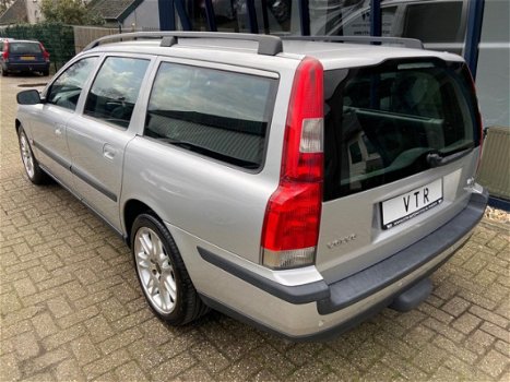 Volvo V70 - 2.3 T-5 Geartronic Titanium 250PK Navigatie & Lederen Bekleding - 1