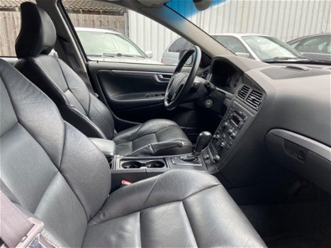 Volvo V70 - 2.3 T-5 Geartronic Titanium 250PK Navigatie & Lederen Bekleding - 1