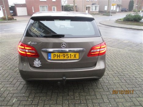 Mercedes-Benz B-klasse - B 180 122PK 7G-DCT Ambition - 1