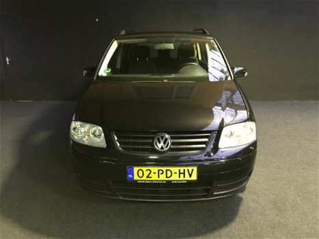 Volkswagen Touran - 1.6-16V FSI Athene | AIRCO | ELEK RAAM | SUUTRBEK | 2004 | ZWART | 5 PERS - 1