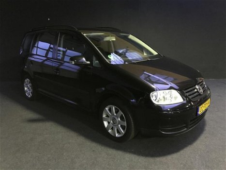 Volkswagen Touran - 1.6-16V FSI Athene | AIRCO | ELEK RAAM | SUUTRBEK | 2004 | ZWART | 5 PERS - 1