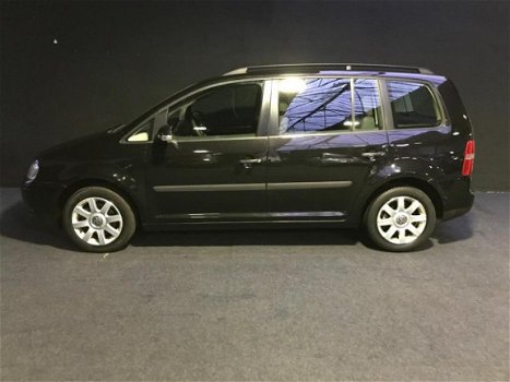 Volkswagen Touran - 1.6-16V FSI Athene | AIRCO | ELEK RAAM | SUUTRBEK | 2004 | ZWART | 5 PERS - 1