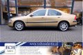 Volvo S60 - 2.4 140 pk Edition Climate Control, 17 inch, Trekhaak - 1 - Thumbnail