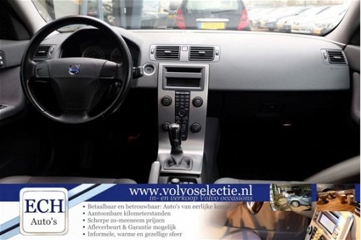 Volvo V50 - 2.4 140 pk Climate Control, 16 inch, Lage km-stand - 1