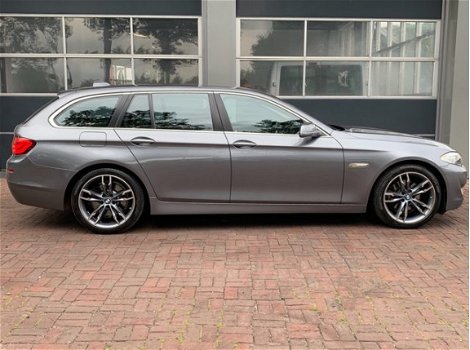 BMW 5-serie Touring - 520d High Executive airco, cruise control, navigatie, stuurwielbediening, stoe - 1