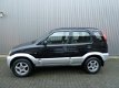 Daihatsu Terios - 1.3 DX Airco/LMV/zeer nette auto/ kleur zwart/zilver - 1 - Thumbnail