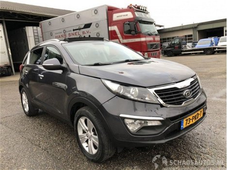 Kia Sportage - 2.0i 163pk 2wd x-ecutive panoramadak dubbel - navi - half leer - clima - cruise - tre - 1