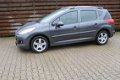 Peugeot 207 SW - 1.6 VTi Panorama dak / Airco / 6 maand Bovag garantie - 1 - Thumbnail