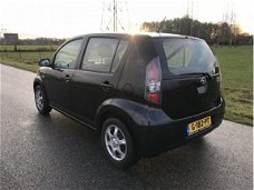 Daihatsu Sirion 2 - 1.3-16V Supreme AUTOMAAT 11-2010 met Airco/Elek pakket