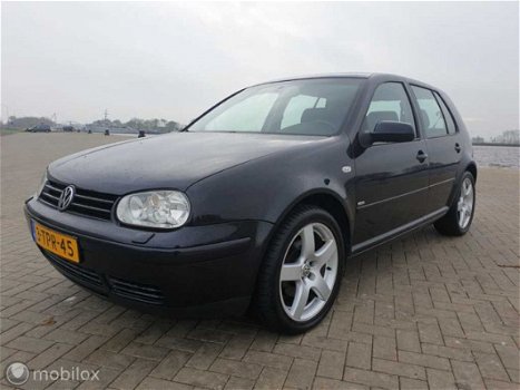 Volkswagen Golf - 1.6-16V FSI Sportline - 1